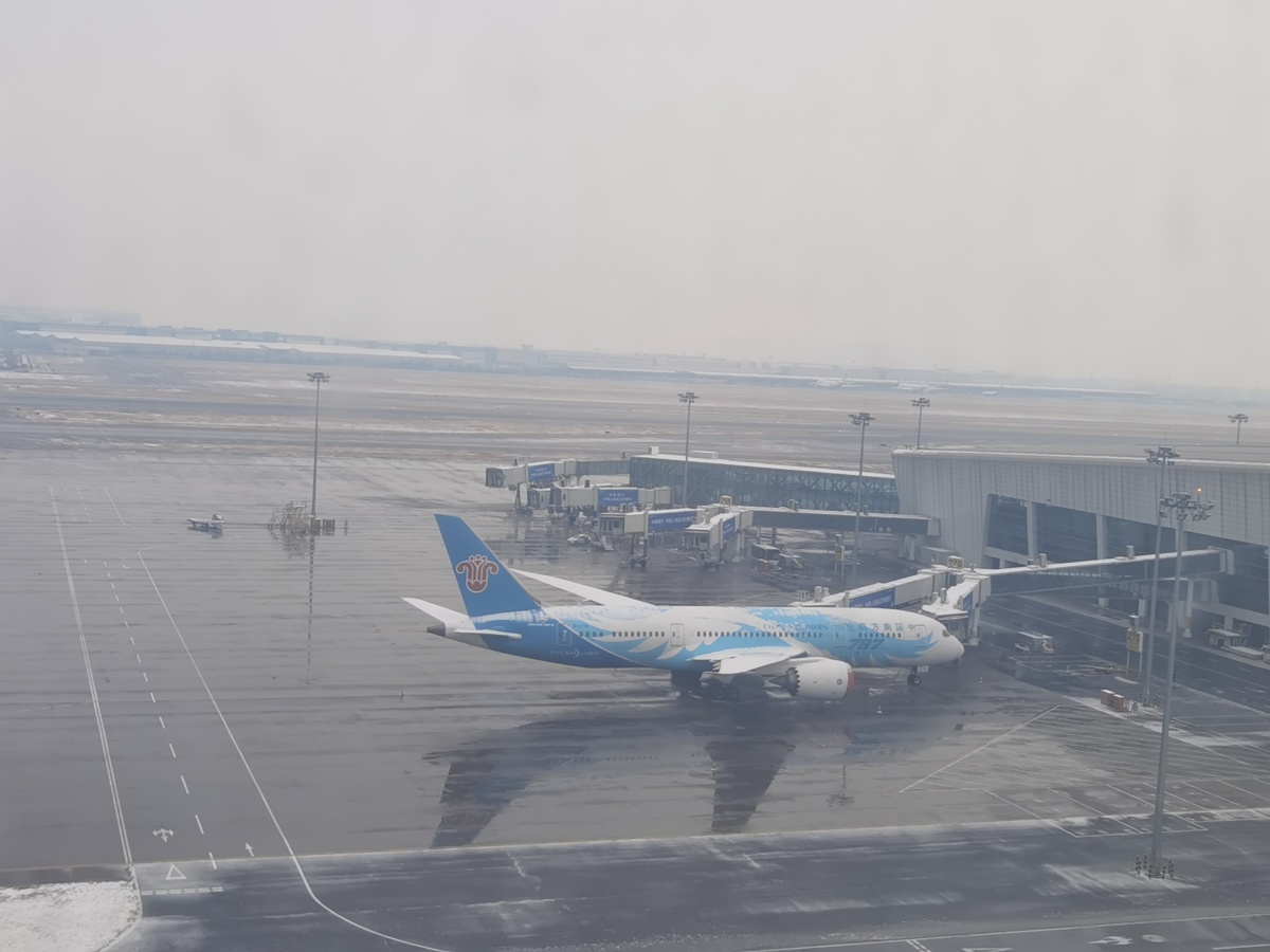 河你共风雪丨郑州机场早航班已实践近十架次因降雪郑州至等航班阻误